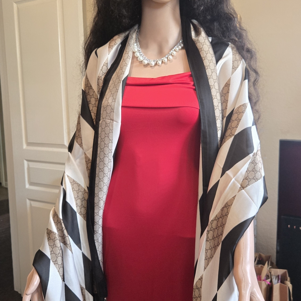 Black and White Patterned Shawl